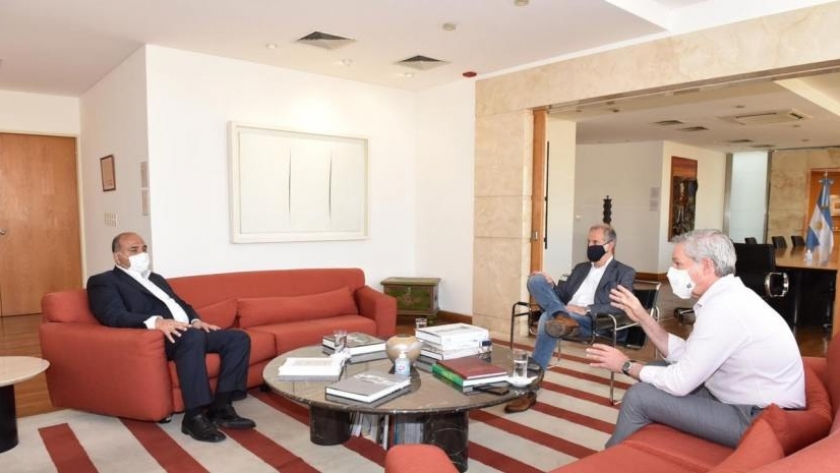 El canciller Felipe Solá felicitó a Manzur por su reelección en la presidencia de la Zicosur