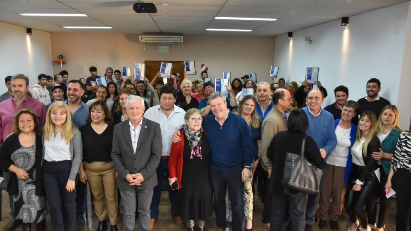 Entrega de maquinarias y herramientas al sector emprendedor de Toay