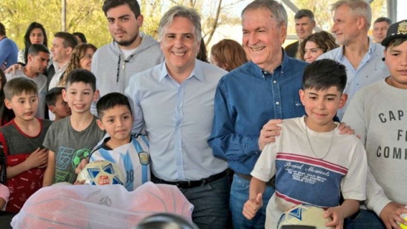 Schiaretti inauguró el Polideportivo Social de barrio Cáceres