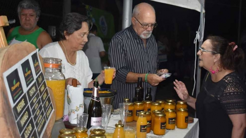 Los emprendedores venden sus productos por catálogo virtual