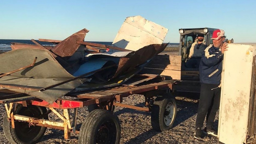 Provincia trabajó junto a pescadores artesanales para mantener limpia la zona de amarraderos
