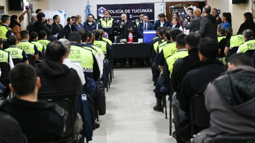 Jaldo participó de la vacunación contra el Dengue a policías
