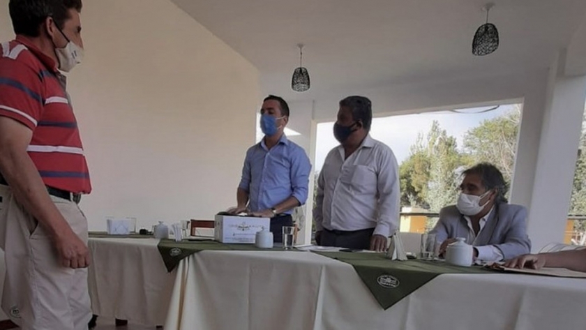 El ministro Tobías con senador e intendentes en Santa María