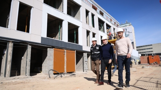 Rodríguez Larreta recorrió las nuevas viviendas del Barrio Mugica y conversó con vecinos en el Centro Comunitario