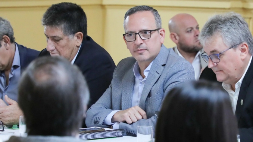 Valdés reunió a funcionarios y legisladores con miras al acuerdo entre provincias y Nación