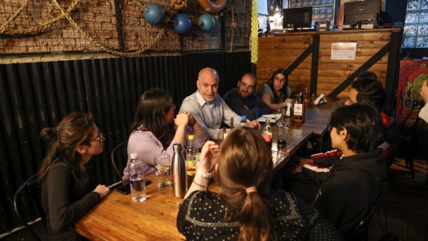 Rodríguez Larreta dialogó con jóvenes que están viviendo su primera experiencia laboral