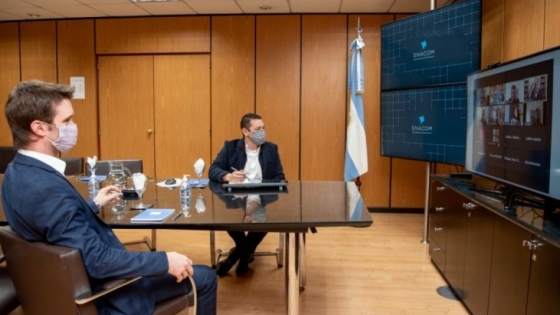 El ministro de Gobierno, Ricardo Villada, se reunió con ENACOM para analizar proyectos de redes de banda ancha