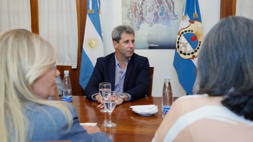 Uñac encabezó la primera reunión de gabinete del 2023