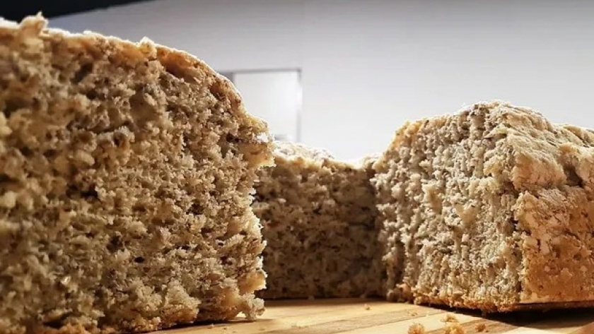 Elaboran un pan con desechos: la receta de un alimento supernutritivo