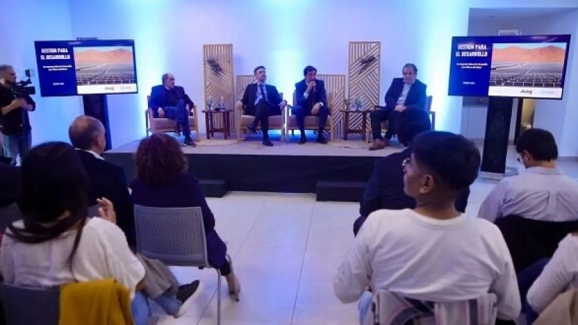 Sadir “Vendrán nuevos desafíos y los felicito por el compromiso que muestran para capacitarse y continuar haciendo grande nuestra provincia”