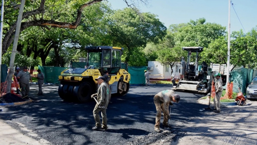 La Provincia reasfalta las calles que circunvalan a la plaza La Cruz