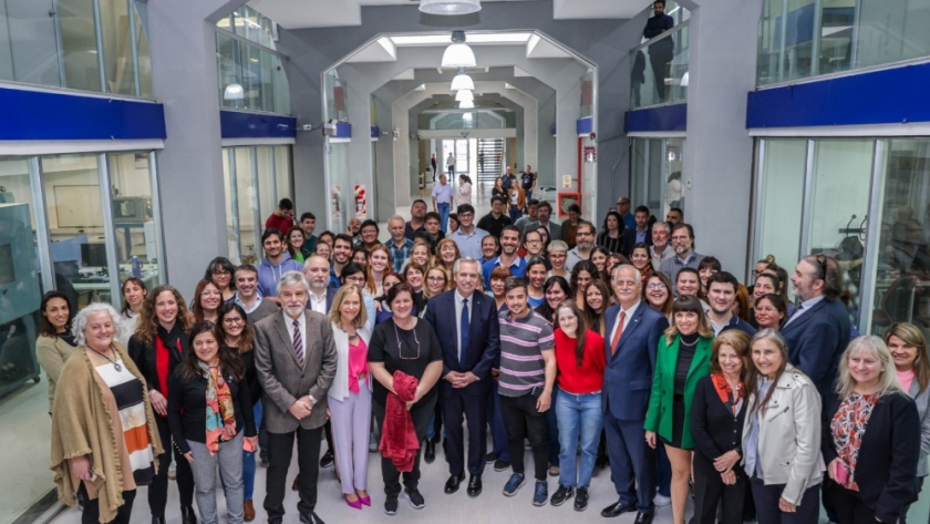 El Presidente visitó la sede del Servicio Meteorológico Nacional donde funciona la nueva supercomputadora Clementina XXI