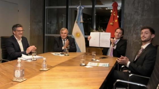 Morales firmó convenio con la empresa china CRRC para la compra de duplas eléctricas