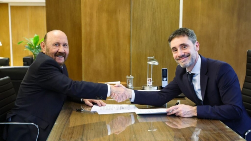 El Gobernador suscribió un plan para el desarrollo del sector forestal de la provincia