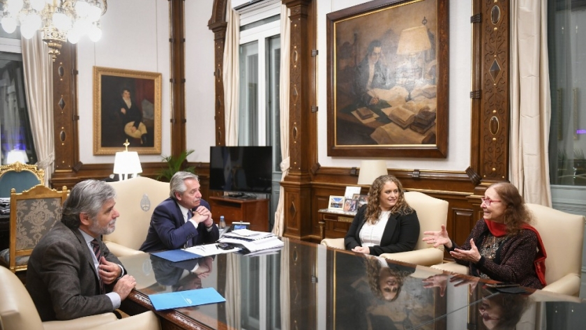 El Presidente recibió a dos científicas argentinas que serán premiadas en Francia por L´Oréal-UNESCO