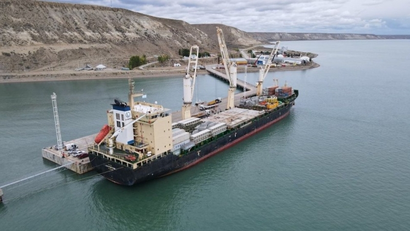 La primera turbina de las represas ya está en Santa Cruz