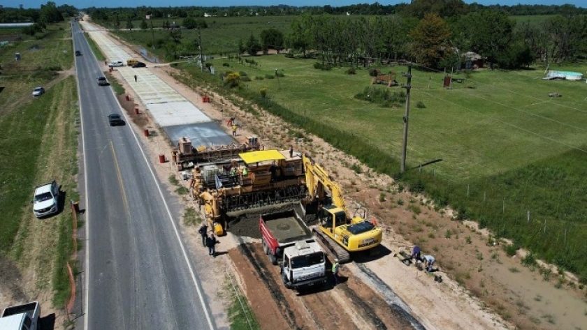 Continúan los trabajos de duplicación de calzada en la RP N°53
