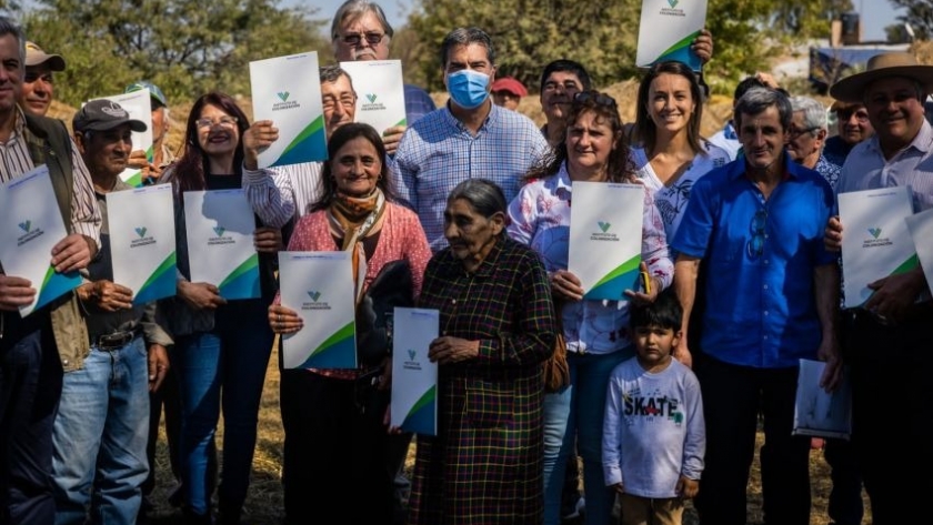 Más familias rurales recibieron sus títulos de propiedad en Pampa del Infierno.