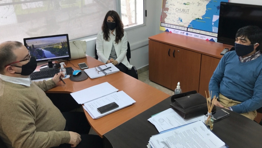 El ministro Hermida recibió al jefe comunal de Aldea Apeleg