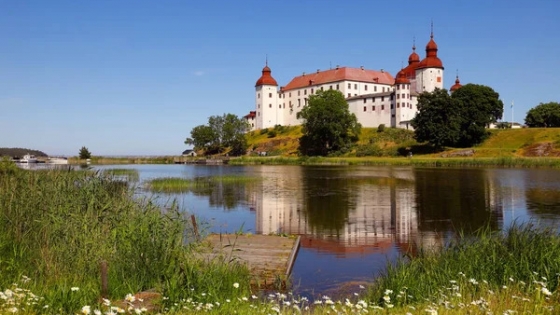 El castillo de Läckö: historia, naturaleza y turismo sostenible en el corazón de Suecia