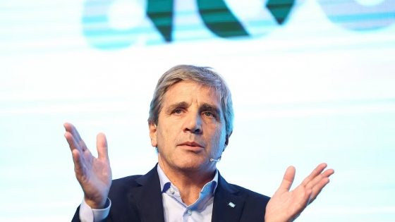 Caputo anuncia reducción de USD 5.000 millones en meta de reservas con el FMI para 2025