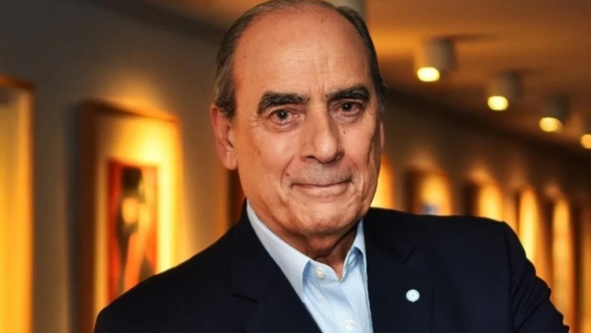 Gobierno busca apoyo de provincias para su plan económico y uso de dólares informales