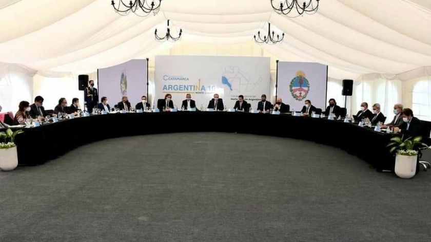 Reducción de las tarifas eléctricas y mayores subsidios para el transporte urbano en la agenda de gobernadores del Nea y Noa