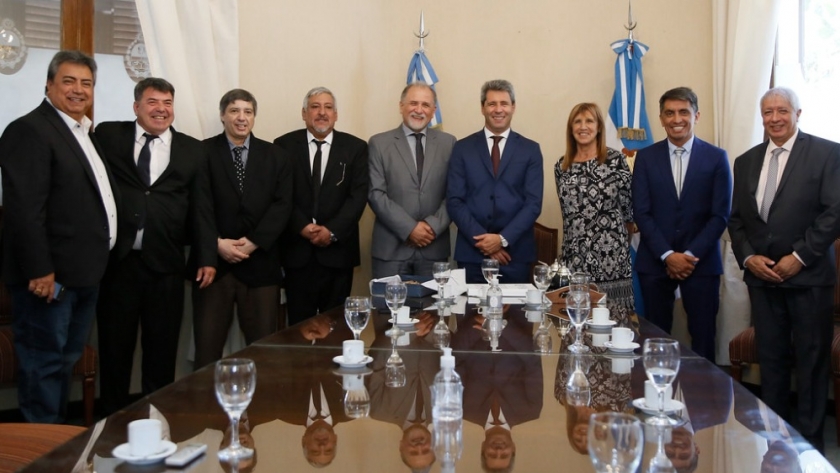 El secretario de la Federación Argentina de Farmacias presentó saludos al gobernador
