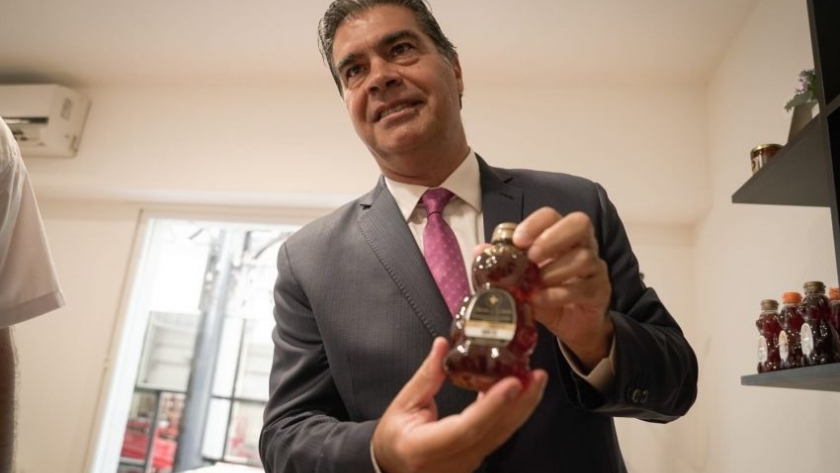 Capitanich acordó millonario plan de inversión para la producción de miel e instalación de un centro de logística
