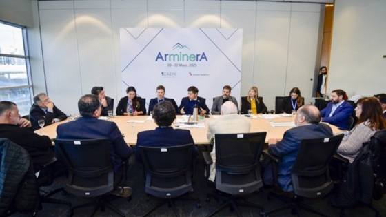 Kicillof se reunió con empresarios mineros y reafirmó su apoyo al desarrollo industrial bonaerense