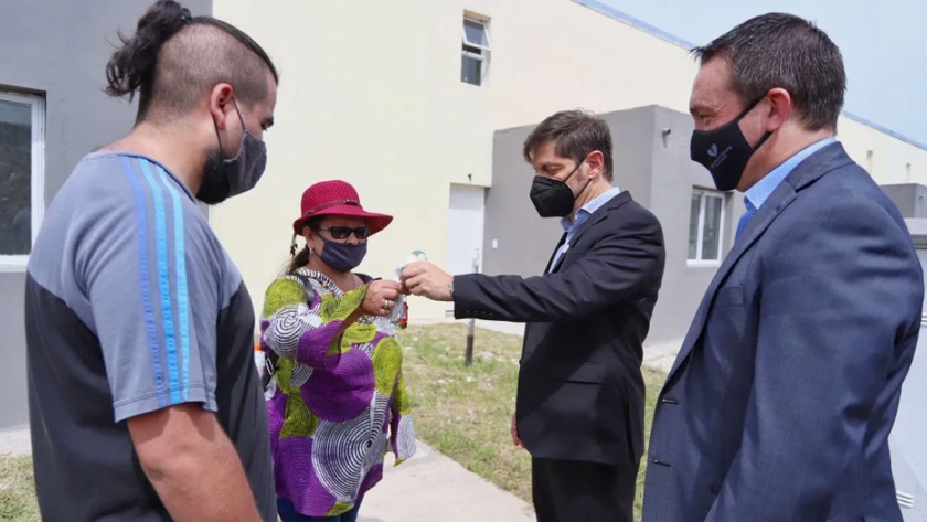 Simone y Kicillof entregaron 56 viviendas en Florencio Varela