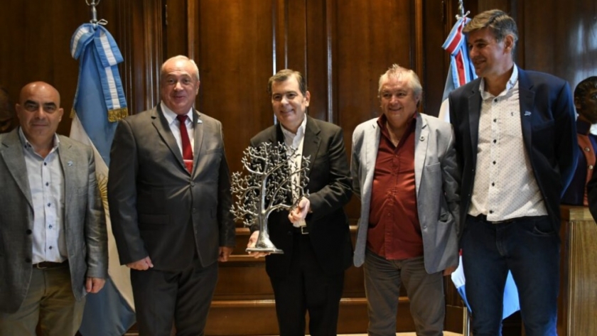 Zamora recibió a los directivos del Consejo Profesional de la Ingeniería y Afines de Santiago del Estero