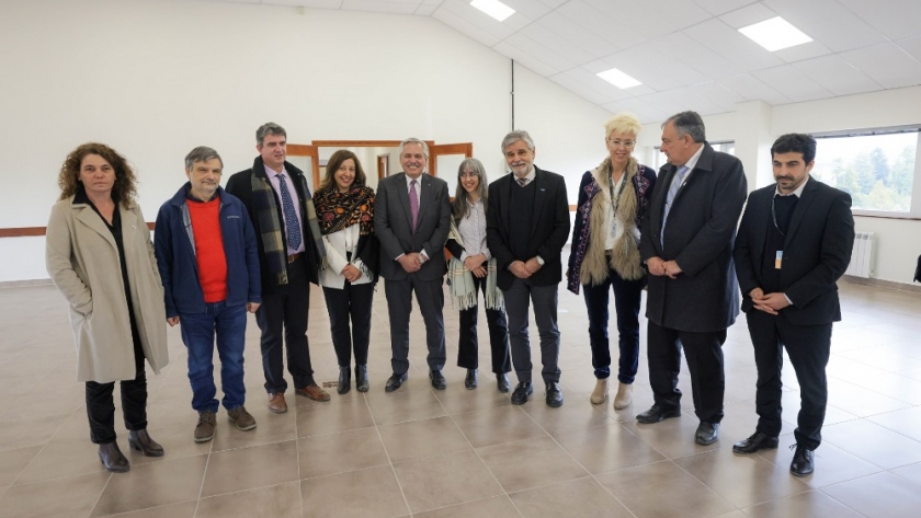 El presidente recorrió el Instituto Balseiro y encabezó la firma del convenio para la creación del Museo Tecnológico Interactivo de Ciencia, Ambiente y Sociedad