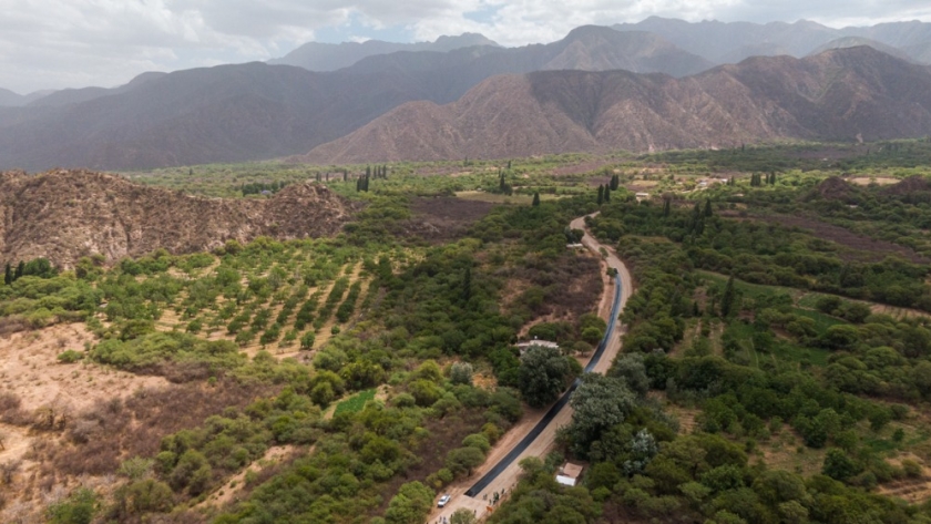 Avanzan los trabajos en el camino de acceso al dique Río Hondo y la pavimentación de la ruta a El Shincal