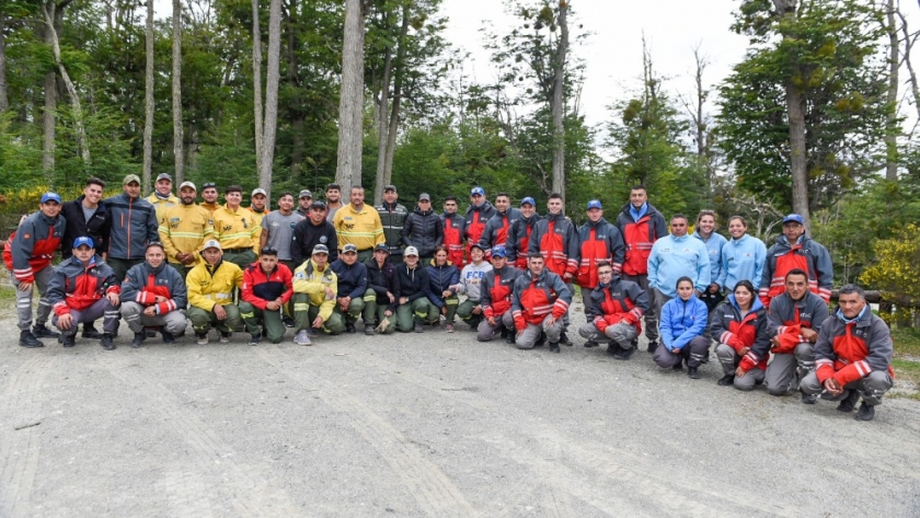 Nación aporta 85 brigadistas para el combate del incendio forestal en Tierra del Fuego