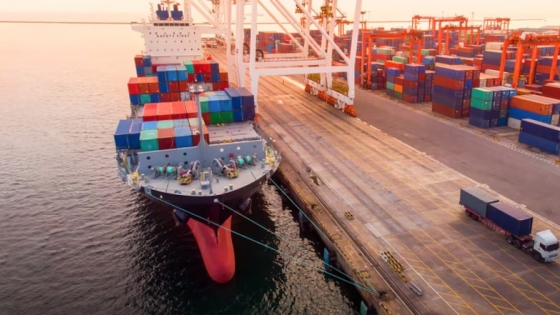Alarma en el puerto de Los Ángeles: registra su menor movimiento de carga en dos años