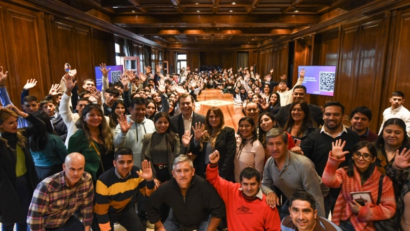 El Gobernador Zamora recibió estudiantes de los departamentos Avellaneda, Figueroa y San Martín