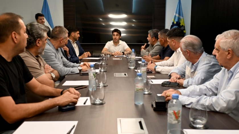 Gobernadores y nuevo triunvirato de la CGT se reúnen en CABA para revisar proyecto de reforma laboral
