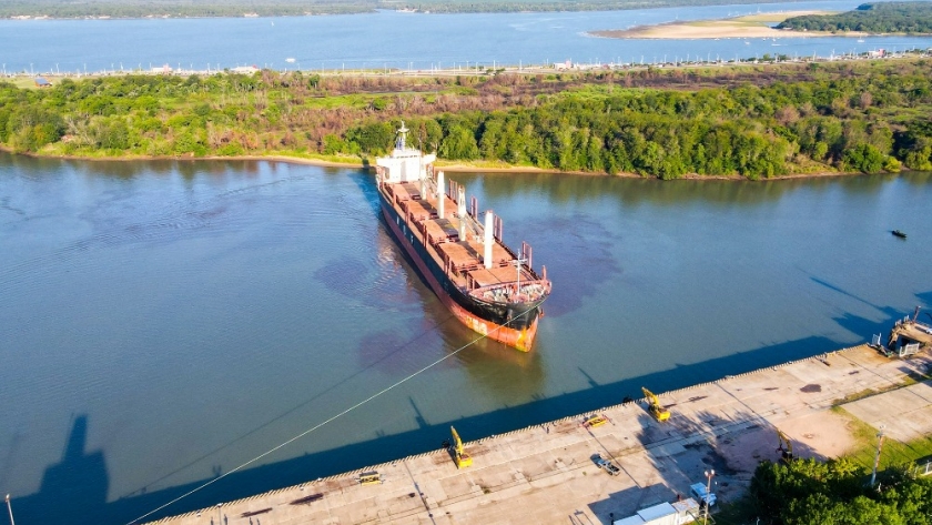 Zarpó un buque rumbo a China e ingresó otro para exportar a la India