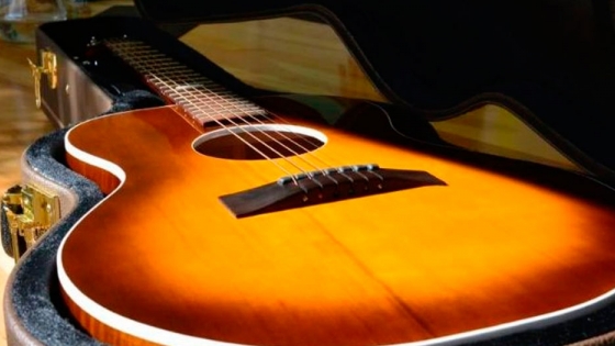 Lanzan nueva tanda de guitarras hechas con madera de lenga autóctona