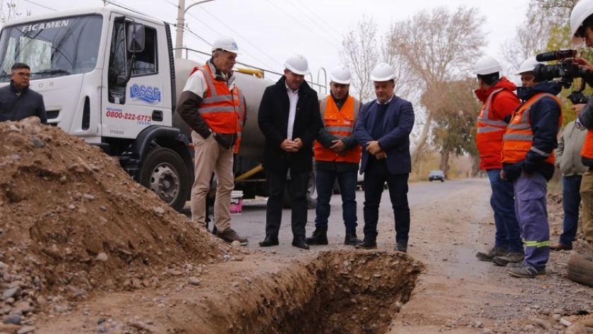 El gobernador recorrió una obra de agua potable que beneficiará a casi 40 mil habitantes