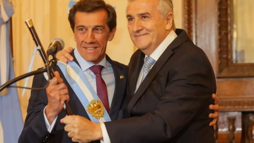 Sadir recibió de Morales los atributos de mando y posesionó a su gabinete