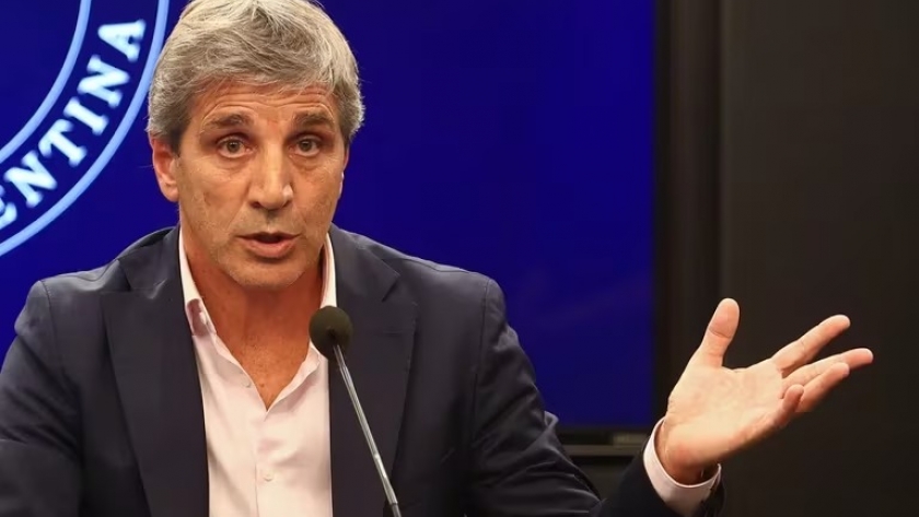 Luis Caputo comprometió mayor superávit fiscal y acumulación de reservas para asegurarse el desembolso del FMI