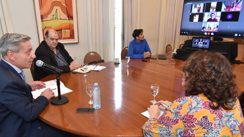 Arcioni encabezó una videoconferencia con los representantes de la Cámara de Turismo de Chubut