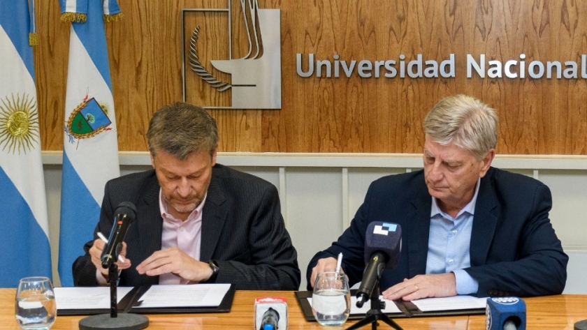 Ziliotto firmó la cesión de un terreno para la sede de la Facultad de Ciencias de la Salud