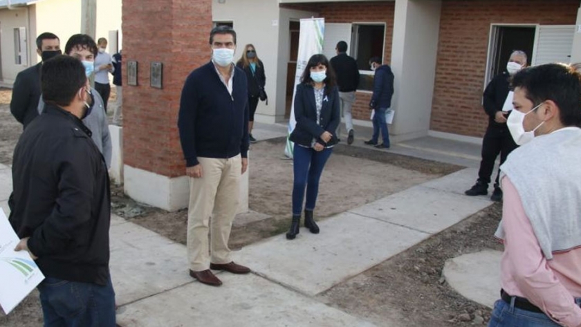Capitanich entregó viviendas y destacó la reactivación de obras en la provincia