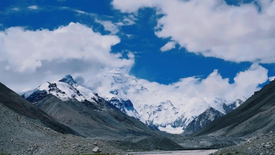 El Monte Everest se eleva: la influencia del Río Arun en su crecimiento