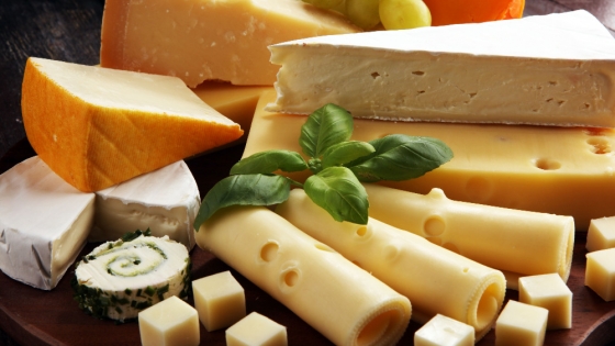 Los 8 quesos más saludables según la ciencia: beneficios, nutrientes y cómo elegirlos