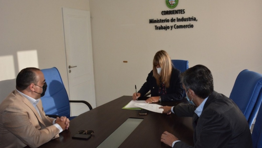 El Gobierno Provincial y OCA renovaron convenios que benefician a empresas adheridas a Hecho en Corrientes