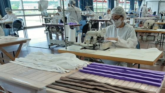 Industria textil para protección sanitaria y envasado de alcohol para asepsia